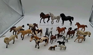Lotto figurine cavalli miniatura Safari Ltd - Foto 1 di 9