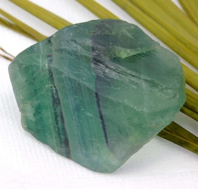 Piedra preciosa suelta transparente de fluorita natural de 265,35 quilates certificada en bruto Foto 1 de 4