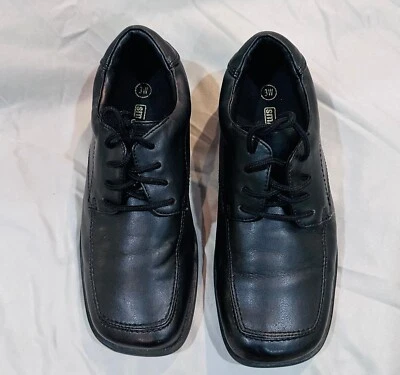 SmartFit Boys' Black Lace-Up Dress Shoes Size 3W Square Toe Preowned - Image 1 of 4