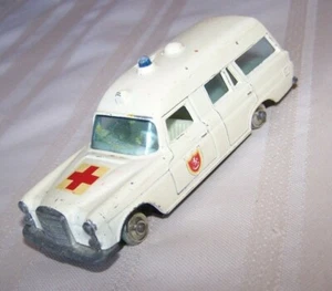 Matchbox king size k-6 MERCEDES BENZ' BINZ' Ambulance 1967 Lesney vintage - Picture 1 of 5