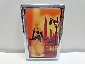 Custodia / portafoglio sigarette pin up ragazza taglia 100 / Its Show Time 3x4" 6541/19 - Foto 1 di 10
