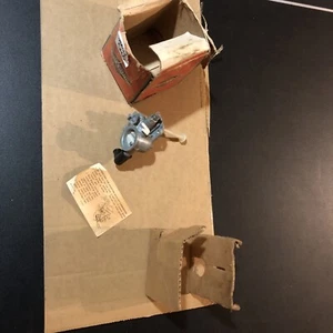 Briggs & Stratton New Old Stock Vergaser - Teilenr. 298986 (65/D4)) - Bild 1 von 7