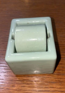 Mid Century Modern Sengbusch Ideal Junior Green Porcelain Stamp Moistener Chip - Picture 1 of 6