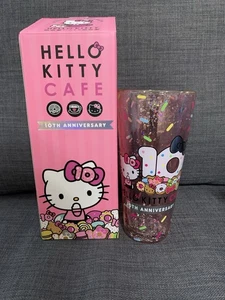 Neu Hello Kitty Cafe Truck 10. Jubiläum Rosa Glitzer Glas Becher - Bild 1 von 12