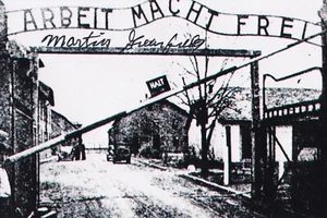 Martin Greenfield autografo firmato foto 4x6 Auschwitz sopravvissuto presidente sarto - Foto 1 di 2