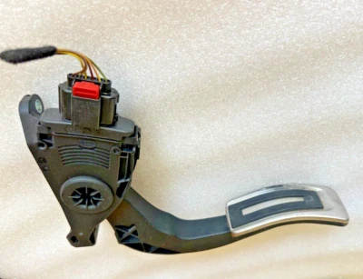2012-2017 Audi A4 S4 A7 S7 Gas Pedal Accelerator OEM # 8K1723523A - Image 1 of 4