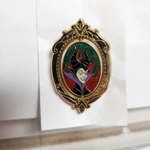 Sleeping Beauty Maleficent Dragon Disney Store UK Pin - Picture 1 of 2