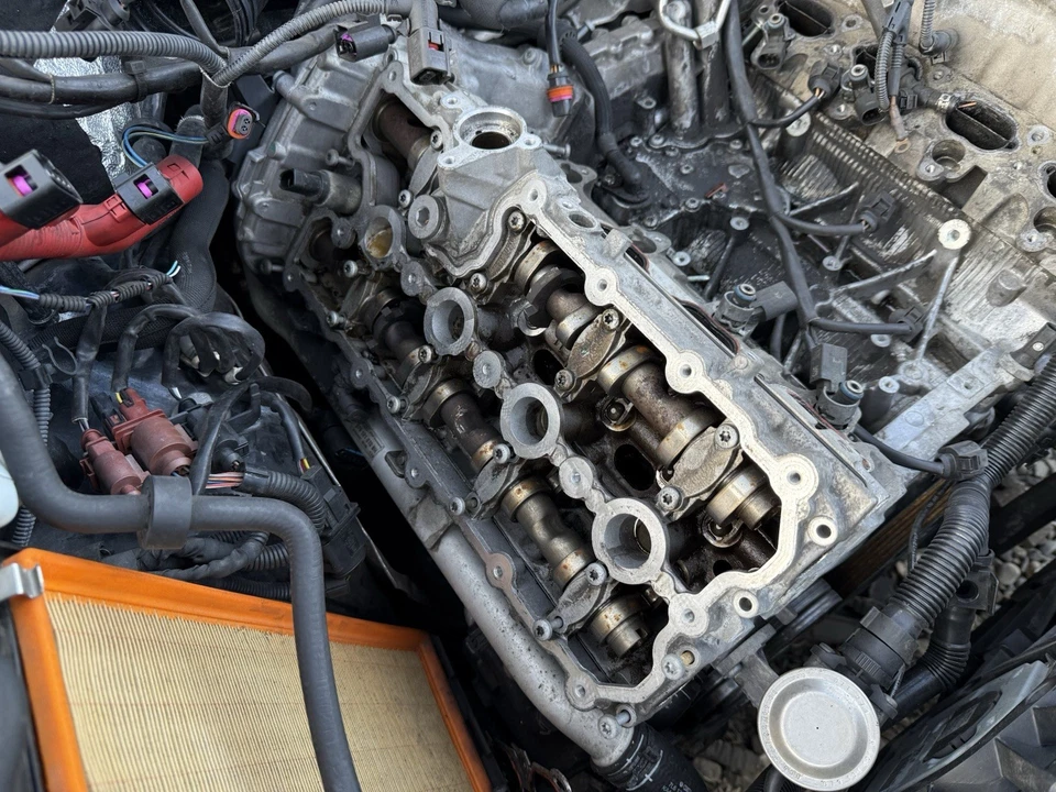 Левая и правая головка блока цилиндров полноприводного двигателя 2008 Audi Q7 Quattro 4,2 л V8 2007-2009 от оригинального производителя - Изображение 1 из 4