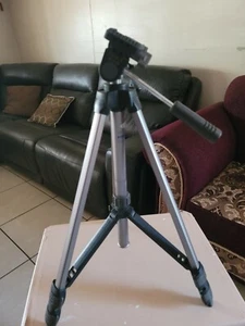 Quantaray QT II-350 Titan II Tripod 25" - 68" Camera Pan Head Telescoping - Picture 1 of 4