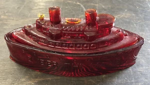 Plato de caramelo de vidrio rojo rubí Remember The Maine acorazado barco de colección - Imagen 1 de 8