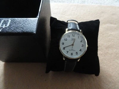 Nuevo reloj Q&Q de cuarzo resistente al agua para mujer Foto 1 de 4