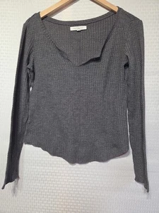 Top de mujer Aéropostale gris tejido gofre manga larga talla S pequeño cuello en V elástico - Imagen 1 de 7