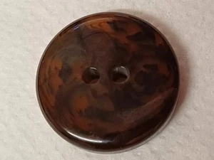 Botones gruesos de resina 23 mm X 7 marrón efecto caparazón de tortuga 2 agujeros + un regalo gratis  - Imagen 1 de 4