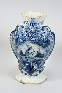 B43J12- Fayence Vase, Blaumalerei Hirschmotiv, Holland 18.Jh.