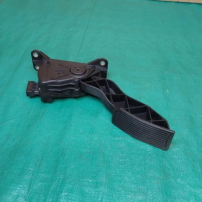 Pedal acelerador de gasolina Nissan Altima 2002-2006 OEM 18002 4Z800 Foto 1 de 4