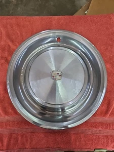 1970 Cadillac Fleetwood Hubcap ~1 - Picture 1 of 3