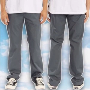 Neu ohne Etikett Billabong Herren Gr. 28 Carter Stretch Twill Chino Hose Skater Khakis Büro - Bild 1 von 7