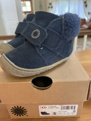 UGG T Jorgen, niño pequeño talla 5, color - azul marino Foto 1 de 3