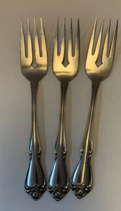 Oneida Stainless 1881 Rogers Arbor Rose True Rose 3 Salad Forks - Picture 1 of 3