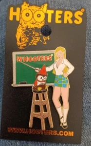 Hooters Hot Teacher chica Hecho con Metal y Cerámica en paquete original NUEVO - Imagen 1 de 5