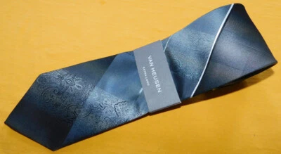 VAN HEUSEN BLACK/BLUE FLORAL ALL POLYESTER EXTRA LONG TIE - NWT - NECK TIES. - Image 1 of 3