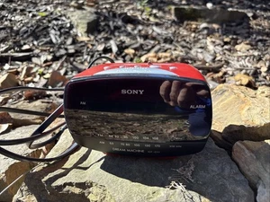 Sony Dream Machine ICF-C111 - Rot Radiowecker - Bild 1 von 5