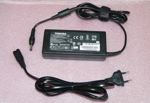 Toshiba Satellite L750 L750D Netzteil PA3716-1ACA PA-1900-35 / 19V - 4,74A - 90W - Bild 1 von 5