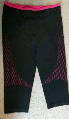 Be Inspired Pantalones Capri Para Mujer Talla L Calce Ajustado Entrenamiento Negro con Pantalones Rojos  Foto 1 de 4