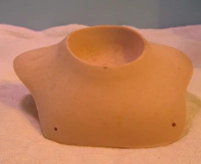 复古瓷器/陶瓷 4 英寸顶胸板肩娃娃零件扁平 dnica — 第 1/4 张图片