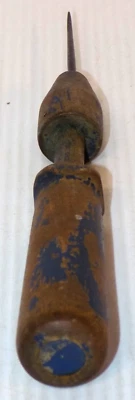 Punzón central de madera vintage con resorte/herramienta picadora de hielo mango azul 10 1/4" Foto 1 de 4