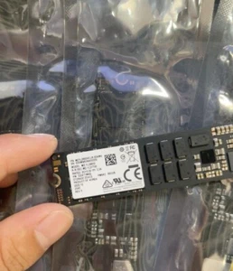 Samsung PM9A3 M.2 22x110mm 960GB PCIe 4.0 x4 V6 NVMe SSD MZ1L2960HCJR - Afbeelding 1 van 3