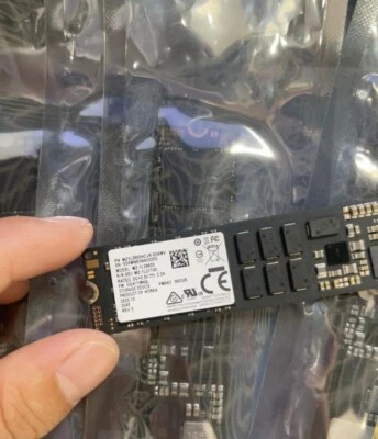 Samsung PM9A3 M.2 22x110mm 960GB PCIe 4.0 x4 V6 NVMe SSD MZ1L2960HCJR - Image 1 of 4