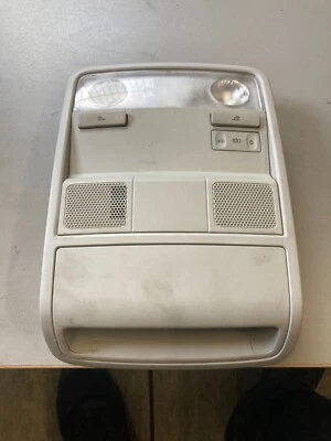 Luz de lectura interior techo Volkswagen Golf MK6 2009-2012 1K0947133D Foto 1 de 3