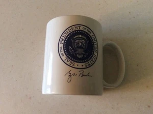 GEORGE BUSH PRESIDENTIAL LIBRARY FOUNDATION KAFFEETASSE/TASSE SIGNIERT   - Bild 1 von 3