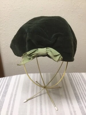 Boina antigua de terciopelo verde Meadowbrook para mujer con borde de lazo de grosgrain verde Foto 1 de 4