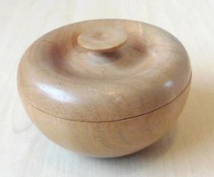 Lidded Bowl In Fine Grained Hardwood - Picture 1 of 4