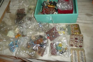 Vintage radio and transistor parts job lot in green wooden box - Picture 1 of 12