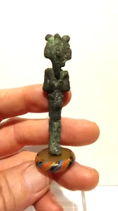 Ancient Egyptian Bronze Osiris figure standing on a Roman Glass bead - Picture 1 of 12