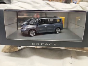 RENAULT ESPACE IV Bleu UNIVERSAL HOBBIES 1:43 3l V6 2002 - Imagen 1 de 6