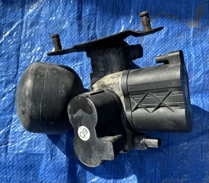 Mercedes-Benz C216 CL63 AMG Vorderradaufhängung Hydraulikventilblock A2213200258 - Bild 1 von 6