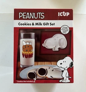 Snoopy Peanuts Galletas Leche Set de Regalo, 12 OZ Vidrio y Cortador de Galletas Snoopy Nuevo - Imagen 1 de 4