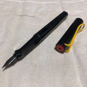 Lamy Safari Füllfederhalter (F Feder) 150 Jahre Japan-Deutschland Austausch - Bild 1 von 3