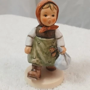 Hummel Figurine Grandma's Girl HUM 561 TMK7 4" Tall - Picture 1 of 8
