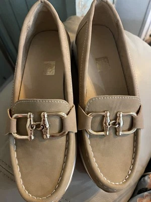 New Women Fashion Slip-On Shoes, Round Toe/Closed Toe, Slip-Resistant & Casual - Image 1 of 4