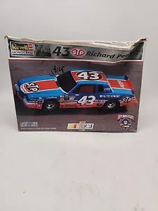 Revell #43 STP Richard Petty Grand Prix 1:24 Scale Model Kit 85-3151 - Picture 1 of 11