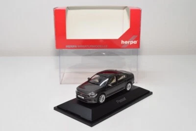 B21 1:43 HERPA VW VOLKSWAGEN PASSAT LIMOUSINE GRIGIO SCURO METALLIZZATO NUOVO... - Immagine 1 di 4