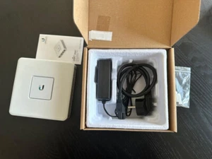 Ubiquiti Networks UniFi Security Gateway 1000 Mbps Gigabit (USG) - Afbeelding 1 van 6