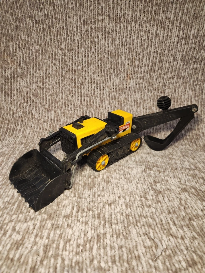 Bulldozer retroexcavadora de juguete Tonka Metal T-6 Track  Foto 1 de 1