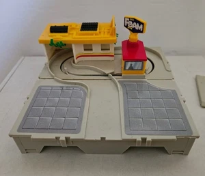 Travel City Car Wash Mini Playset Micro Machines Galoob Vintage COMPLETE - Picture 1 of 7