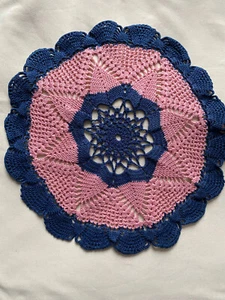 Häkeldeckchen rund neu dunkelblau altrosa Handarbeit - Bild 1 von 2